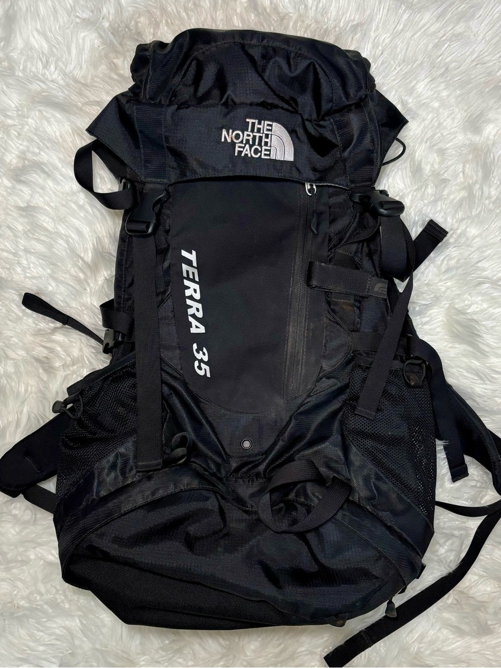 The North Face Terra 35 35L Day Hiking Backpack Black/Gray Padded Hip Belt
